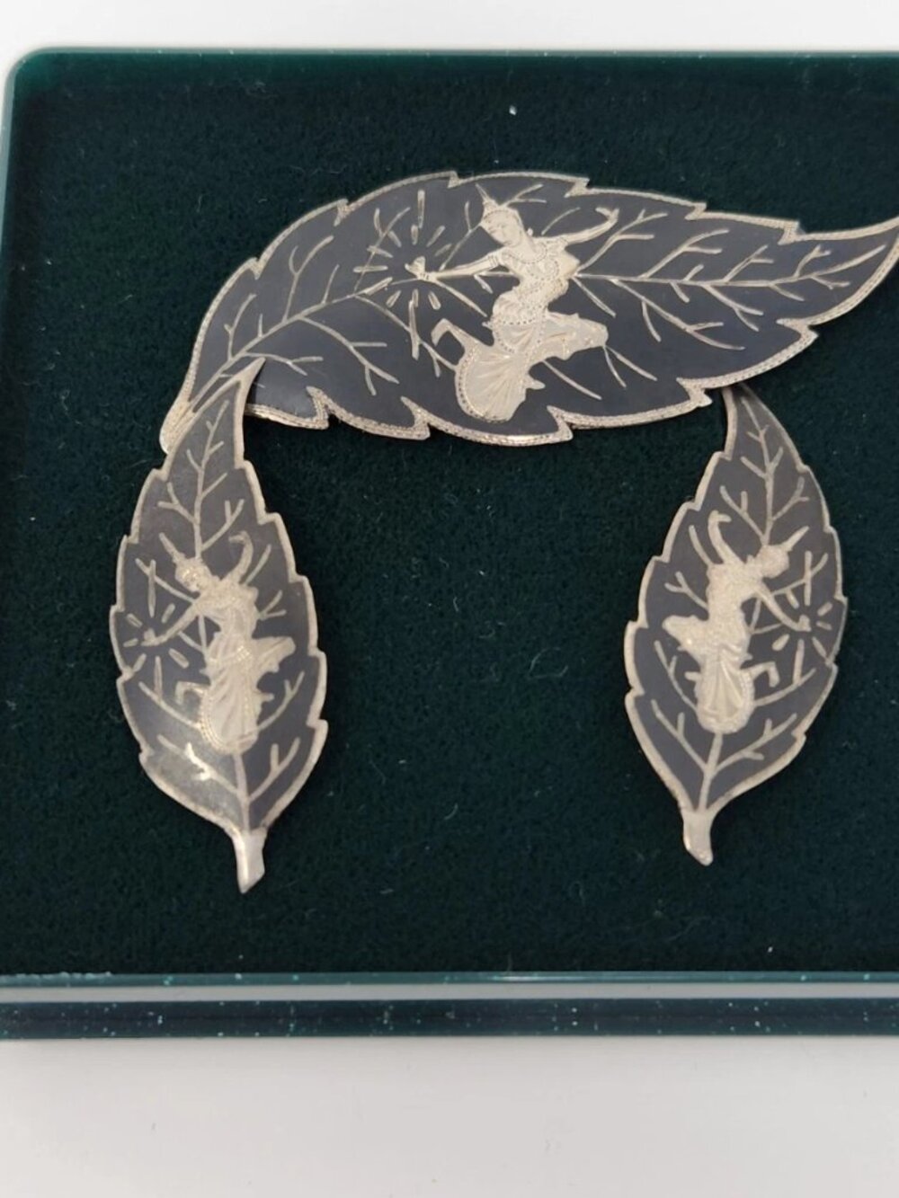 Siam Sterling Silver black Brooch and Earrings Jewelry Set Thai Mythology Leaf